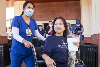 Las Vegas nurse makes ‘miraculous recovery’ from COVID-19 – VIDEO