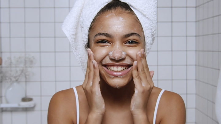 TV: Så ofta bör du tvätta ansiktet - enligt experter