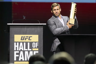 Covering The Cage: Urijah Faber on retirement, Mayweather-McGregor fight week