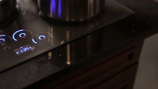 Induction Cooktops Feature Smartphone-Inspired Controls