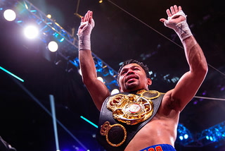 Manny Pacquiao defeats Keith Thurman to claim WBA welterweight crown