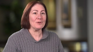 Donna and Dr. Hensing discuss the benefits of targeted drug therapy for her lung cancer. 