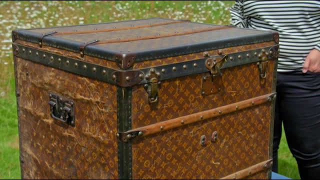 Antiques Roadshow guest staggered by valuation for £12 Louis Vuitton trunk, TV & Radio, Showbiz & TV