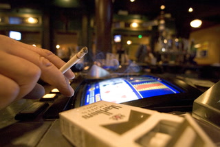 Las Vegas casinos modify smoking policies – VIDEO