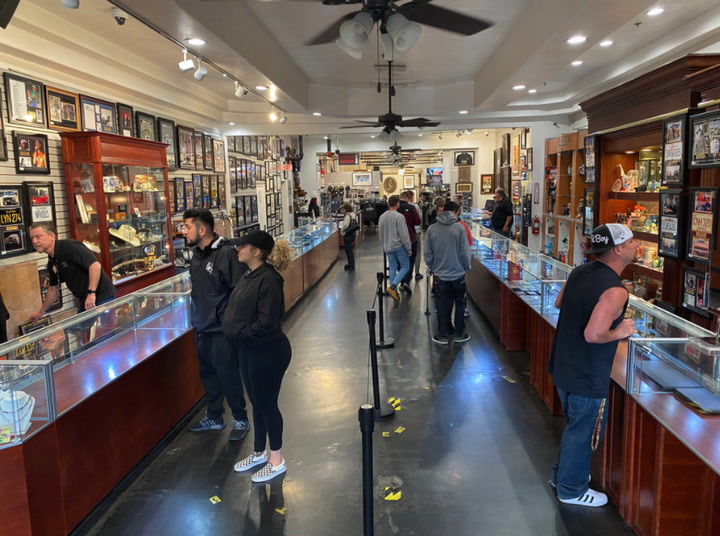 ‘pawn Stars Shop Closing Doors But Business Goes On Video Las