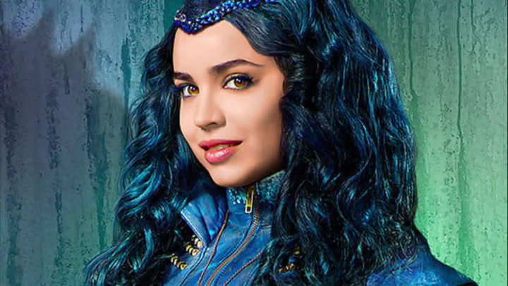 Who is evie from descendants dating in real life