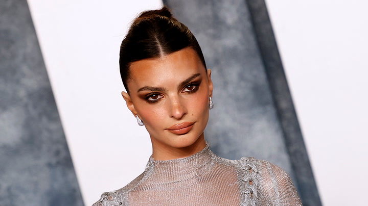 Emily Ratajkowski reacts to snaps of her kissing Harry Styles going viral
