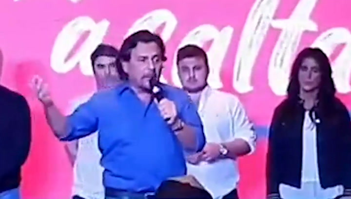 Gustavo Sáenz durante su discurso por la reelección