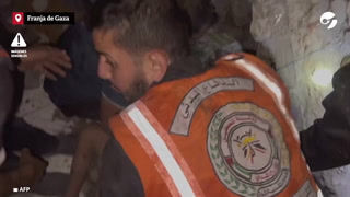 El escalofriante rescate en Gaza de personas atrapadas en los escombros de un edificio