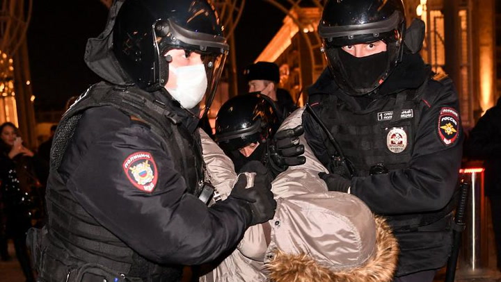 Reportan más de 8000 detenidos en Rusia en manifestaciones contra la guerra