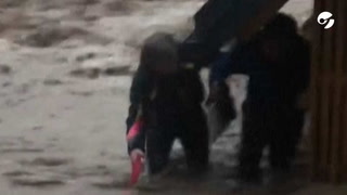 Increíble rescate a un turista francés de las inundaciones en Eslovenia