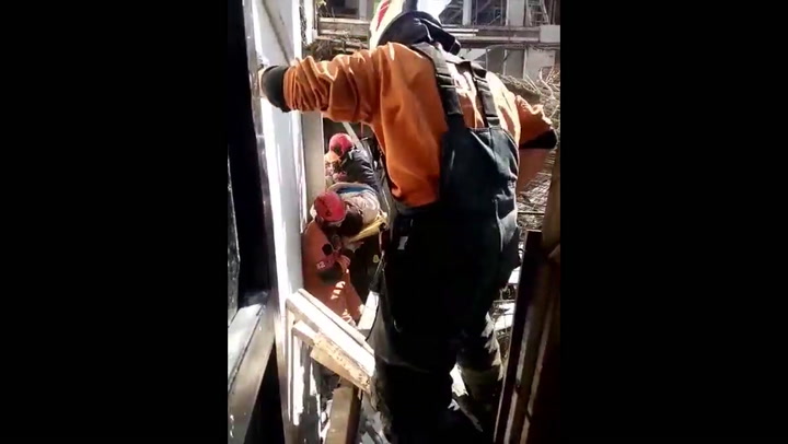 Derrumbe en Belgrano: así fue el momento del rescate - Video 1