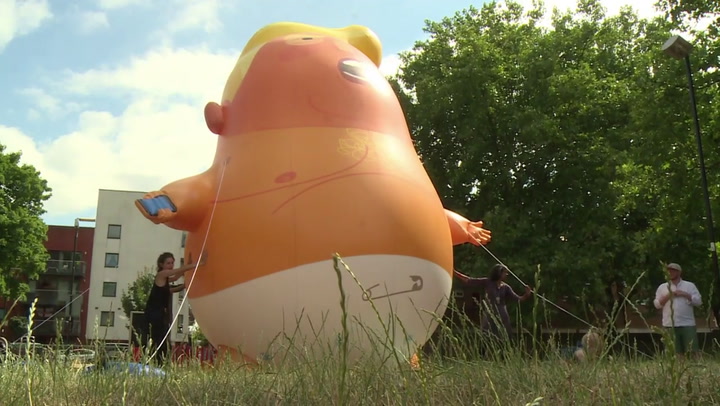 Un 'bebé Trump' gigante sobrevolará Londres durante su visita - Fuente: AFP