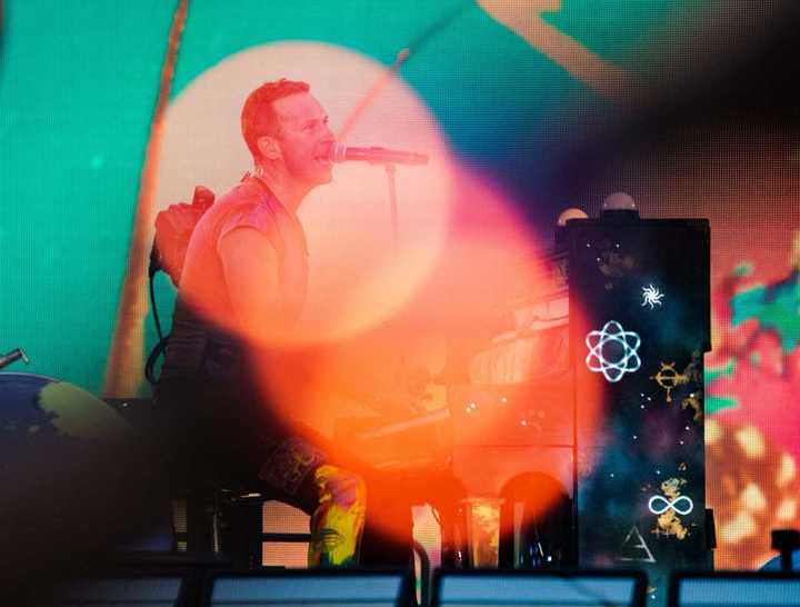 Qué es una neumonía, la enfermedad que padece Chris Martin: cómo se trata la afección que sufre el vocalista de Coldplay