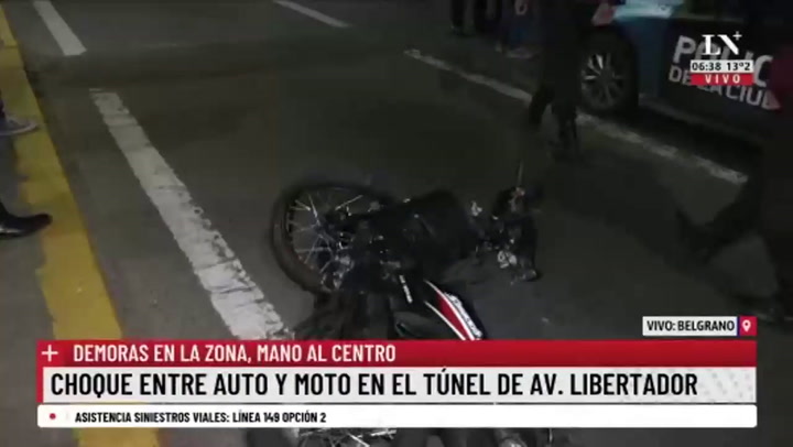 Un conductor borracho y drogado entró a contramano al túnel de Libertador y atropelló con el auto a un motociclista