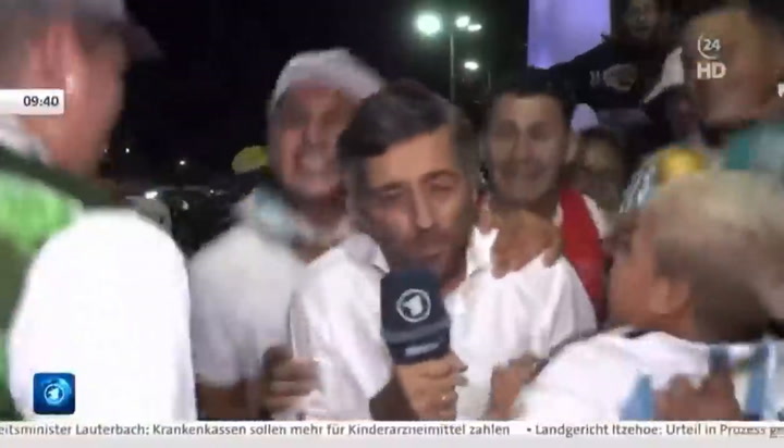 Un cronista alemán quedó en medio del festejo de los hinchas argentinos