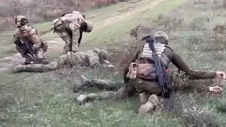 Guerra Rusia-Ucrania. El momento en que tres soldados rusos se rinden ante fuerzas ucranianas