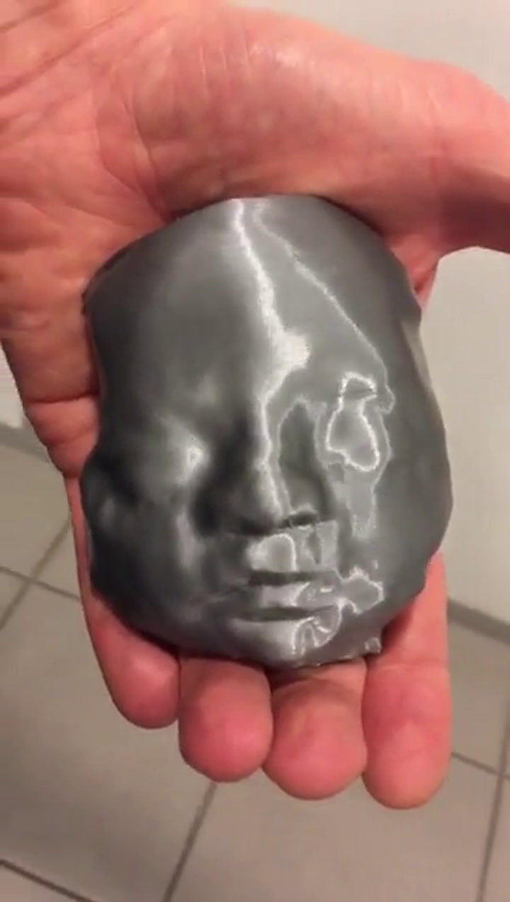 Logran recrear el rostro de una ecografía con una impresora 3D