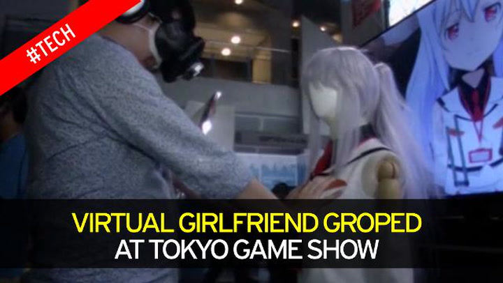 Horny' gamers reality girlfriend wearing 3D goggles which turn mannequin into sexy female anime Online