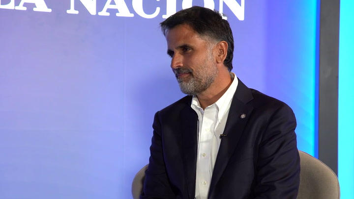 Mantilla, presidente de Mercedes-Benz con José del Rio en IDEA 2022