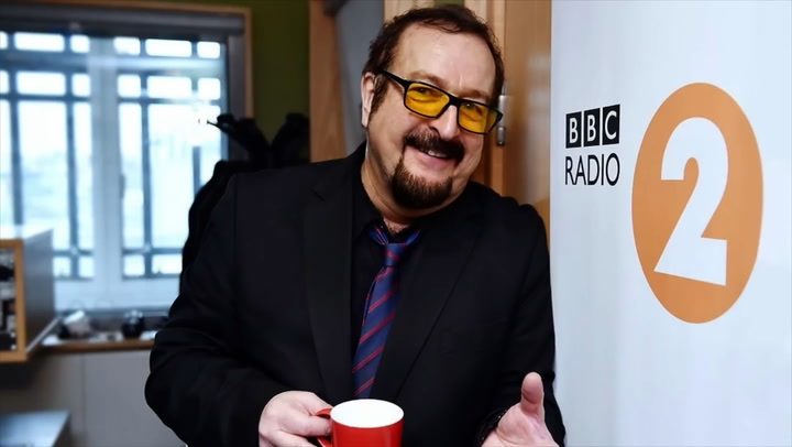 Steve Wright's final farewell to Radio 2 afternoon show resurfaces after DJ's death