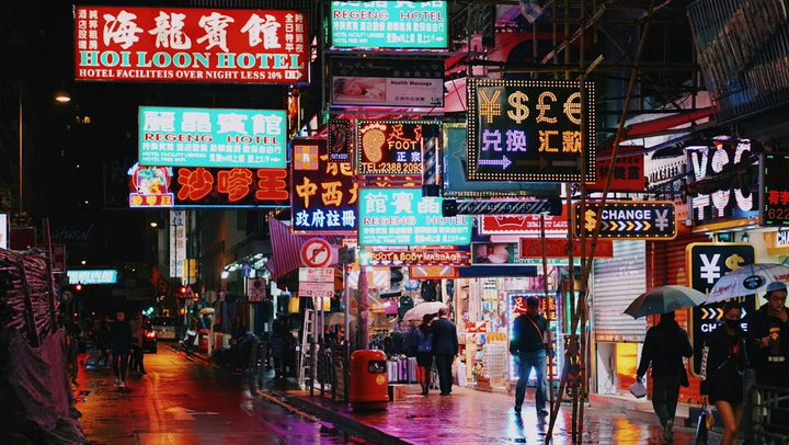 Could Hong Kong See Spot BTC and Spot ETH ETFs on Monday? 'Bitcoin Sign Guy' Sells His Bitcoin Sign
