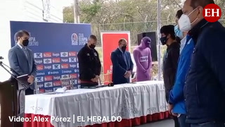 Pablo Lavallén es presentando oficialmente en la sede de Olimpia