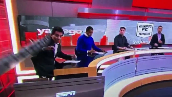 Accidente en vivo en ESPN Colombia: una pantalla gigante aplastó a un periodista