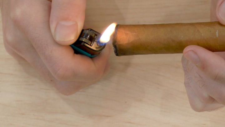 How To Light A Cigar –Quick Tip