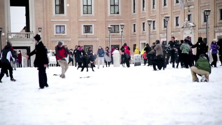 Guerra de bolas de nieve en el Vaticano