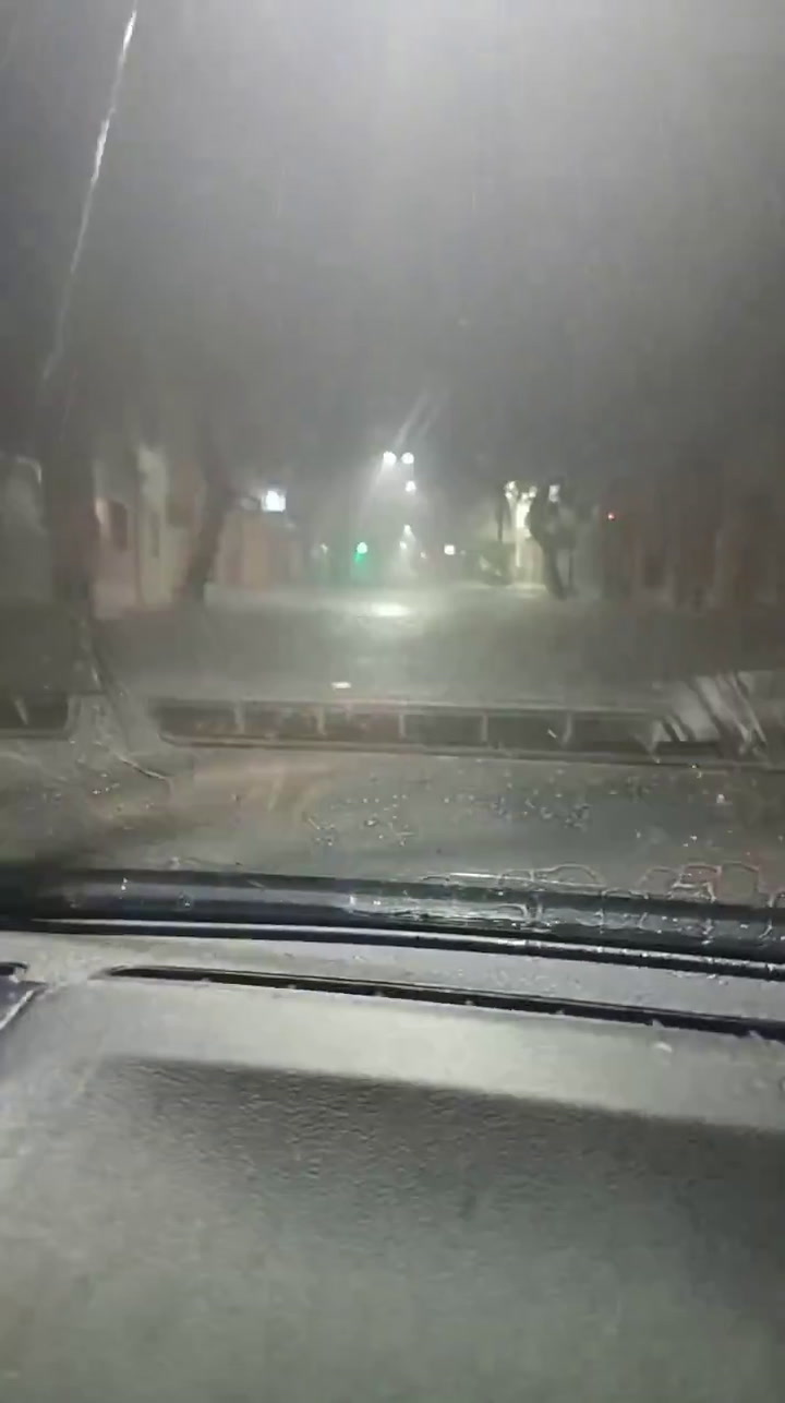 Calles inundadas en Rosario por la tormenta que azota hoy en Santa Fe