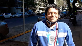 Carlitos, el hombre que pide una "ayuda" con Mercado Pago