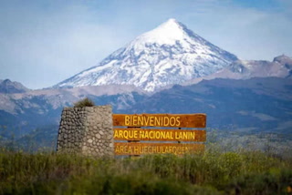 El Gobierno derogó la resolución que declaró “sitio sagrado mapuche” al volcán Lanín