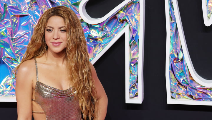 Shakira Shut Down the 2023 MTV VMAs in a Slinky Chainmail Dress With a Sexy  Lace-Up Back