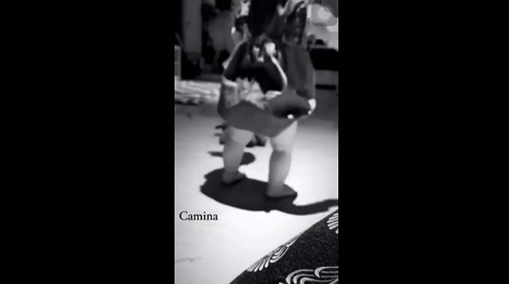 El tierno video de la hija de Agustina Cherri caminando por primera vez - Fuente: Instagram Stories