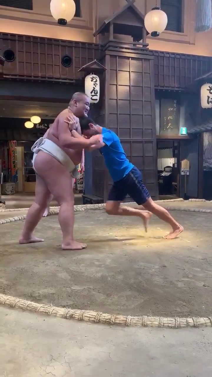 Novak Djokovic practicó sumo en Japón - Fuente: Twitter