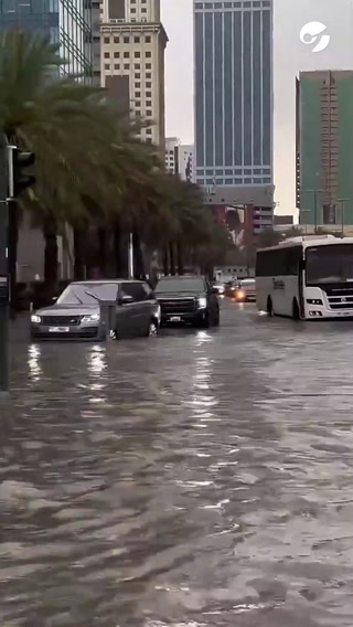 Los impactantes videos de las tormentas en Dubái que alertan al mundo