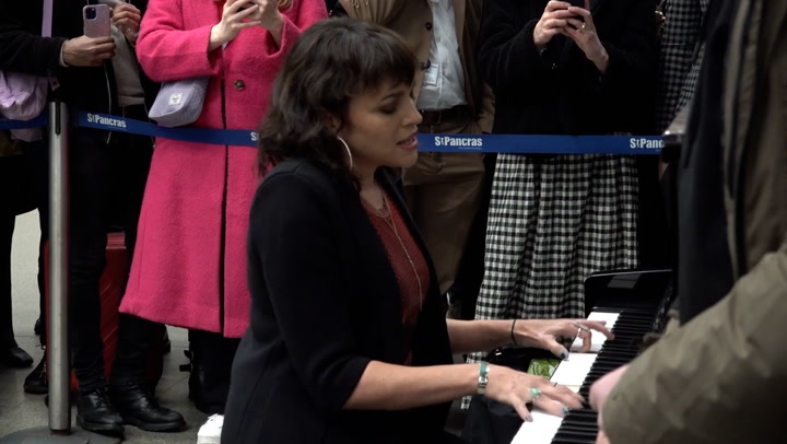 Grammy-winning artist surprises St Pancras commuters with piano performance