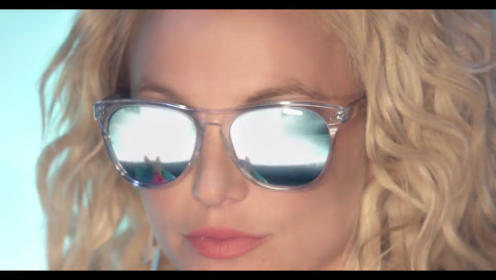 Britney Spears e Iggy Azalea cantan 'Pretty Girls'