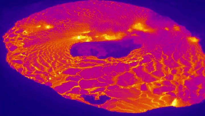 Thermal camera captures Kilauea erupting