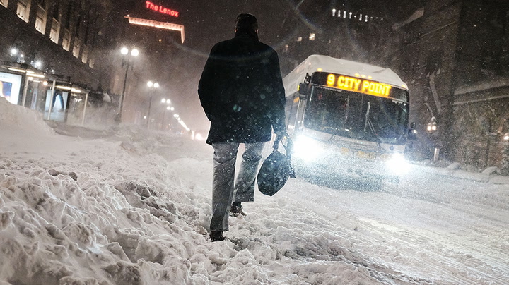 US braces for potential 'bomb cyclone' as cold weather threatens holiday travel chaos
