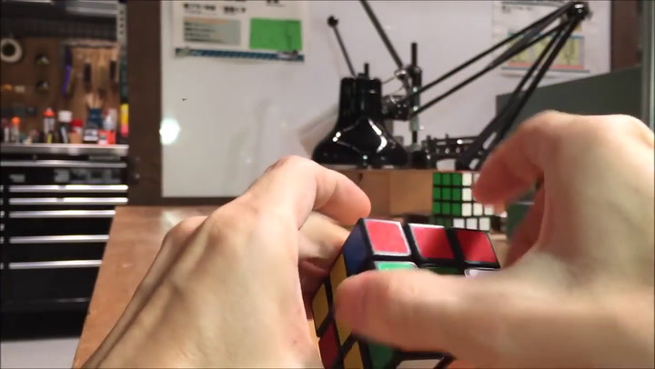 Así es el cubo Rubik que se resuelve solo - Fuente: YouTube