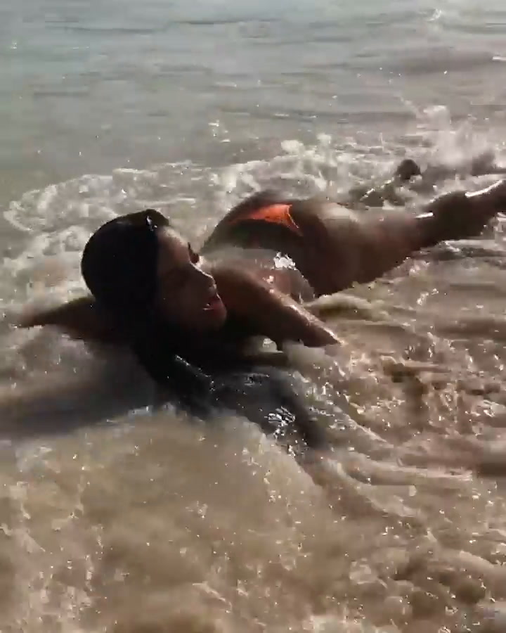 Silvina Escudero casi se ahoga cuando intentaba sacarse fotos en bikini - Fuente: Instagram
