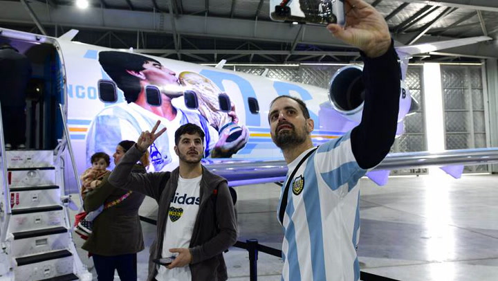 Enviarán satélite al espacio con mensajes para Maradona 