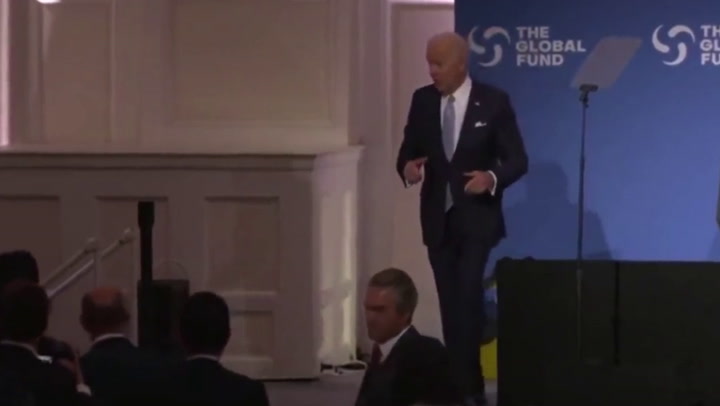 Joe Biden appears confused as he exits UN event