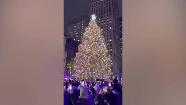New York City's 80-foot Christmas tree lights up.mp4