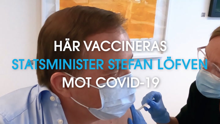 Se när statsminister Stefan Löfven får sin första vaccinspruta mot covid-19