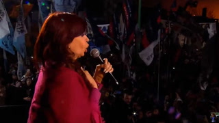 Salió a hablar Cristina Kirchner otra vez en Ensenada y lanzó una chicana: "Miren, se me mejoró la voz y todo"