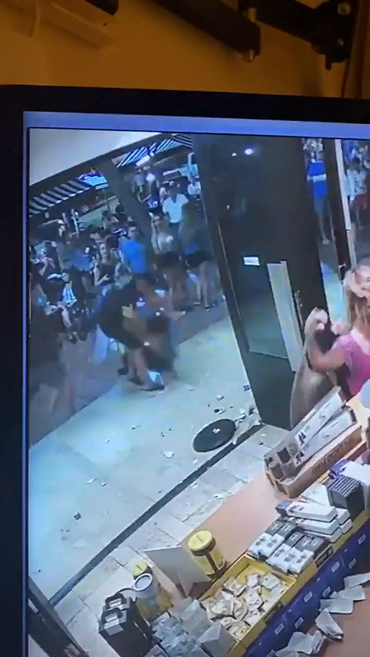 Un turista golpeó a un mozo en Pinamar: 'Me vas a atender cuando yo te digo' - Fuente: Facebook