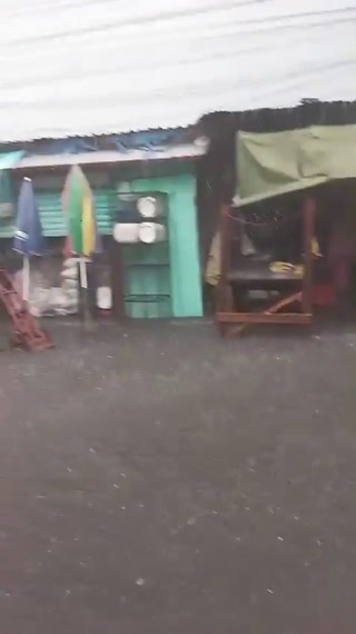 Lluvias provocan inundaciones en mercado en La Ceiba durante Semana Santa 2024